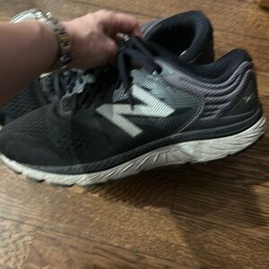 NB men’s sneakers size 10 4e